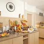 Aparthotel Residhome Paris-evry 4*