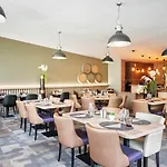 Aparthotel Residhome Paris-evry 4*