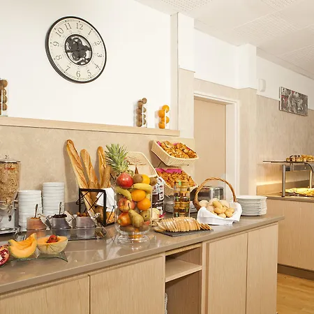 Ξενοδοχείο με διαμερίσματα Residhome Paris-evry 4*