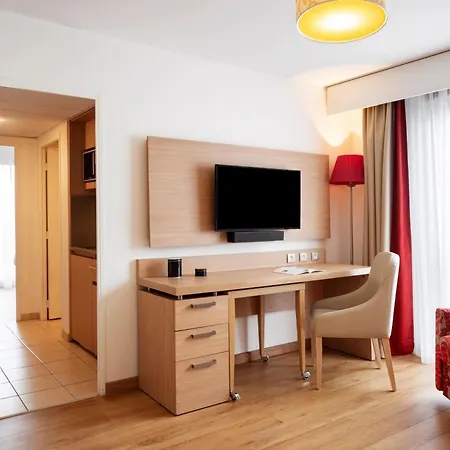 Ξενοδοχείο με διαμερίσματα Residhome Paris-evry
