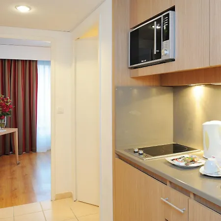 Lejlighedshotel Residhome Paris-evry 4*