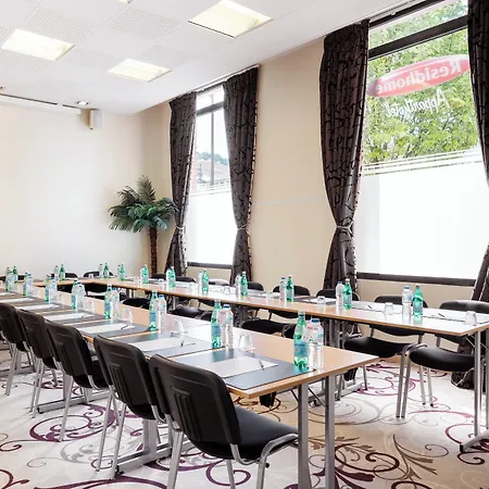 Apartmanhotel Residhome Paris-evry 4*