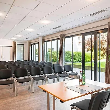 Residhome Paris-evry Apart-hotel Courcouronnes