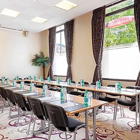 Residhome Paris-evry Apart-hotel 4*