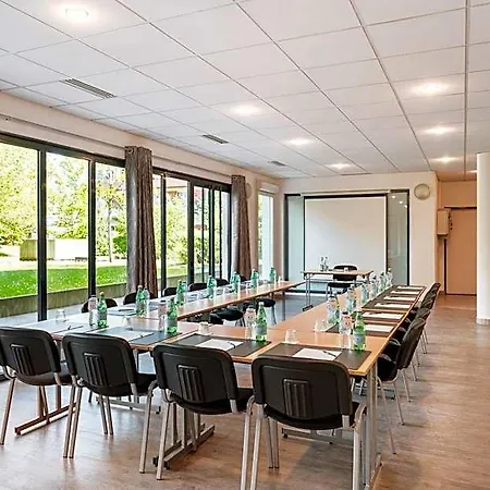 Apart-hotel Residhome Paris-evry 4*