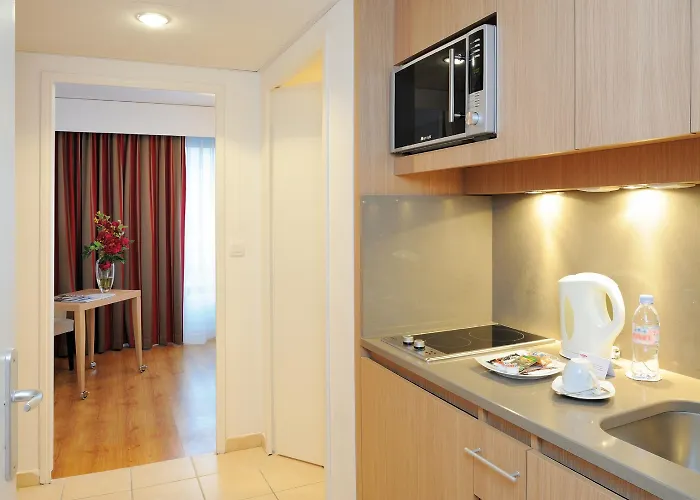 Aparthotel Residhome Paris-evry 4*